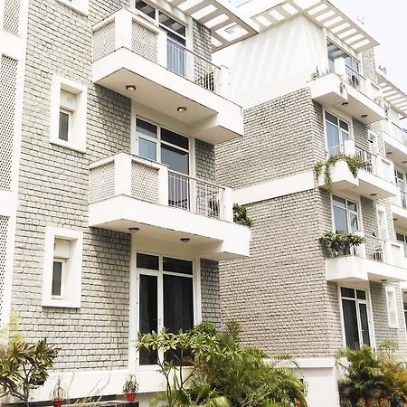 Mantra Amaltas Hotel New Delhi Exterior photo