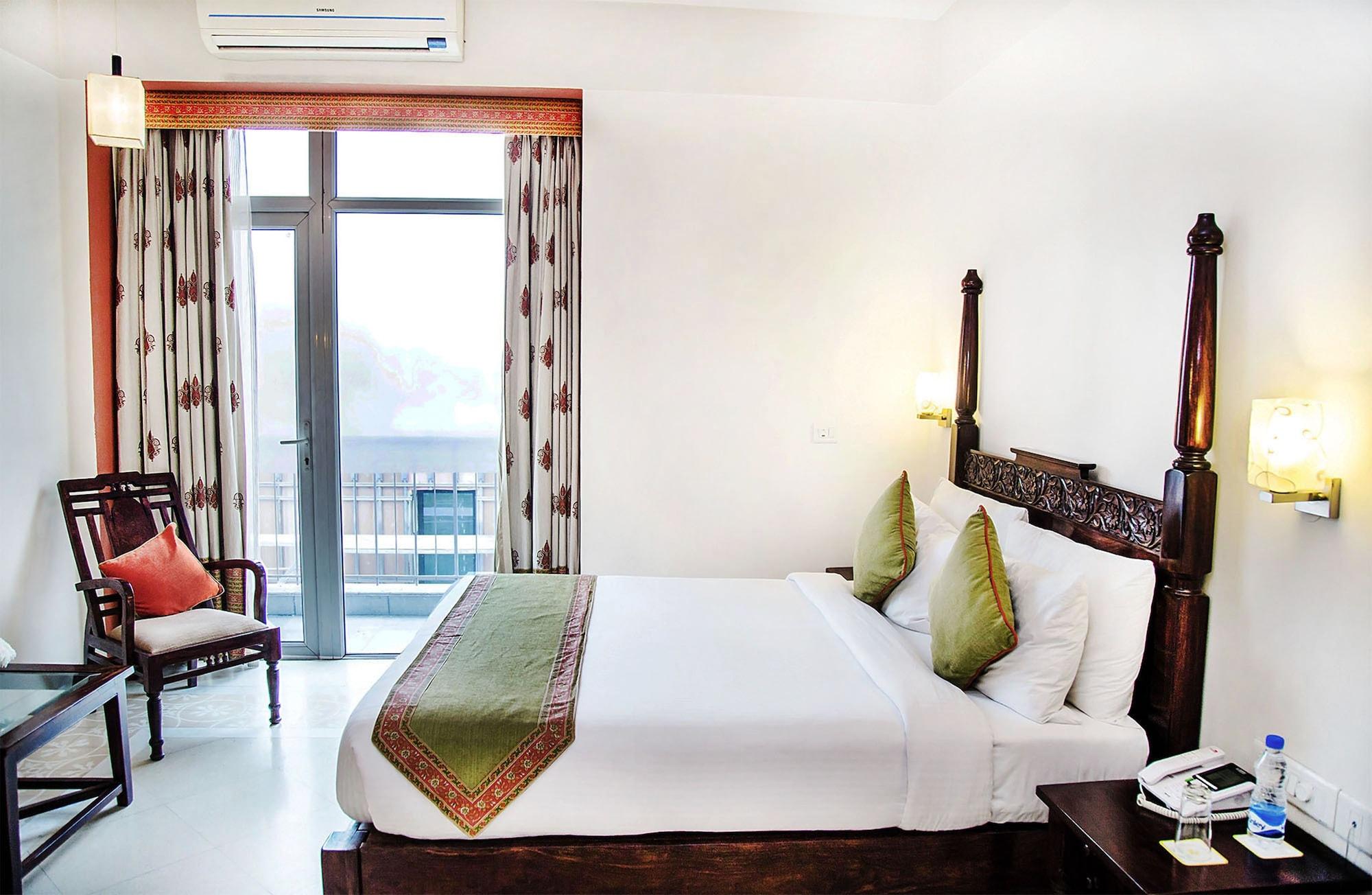 Mantra Amaltas Hotel New Delhi Exterior photo