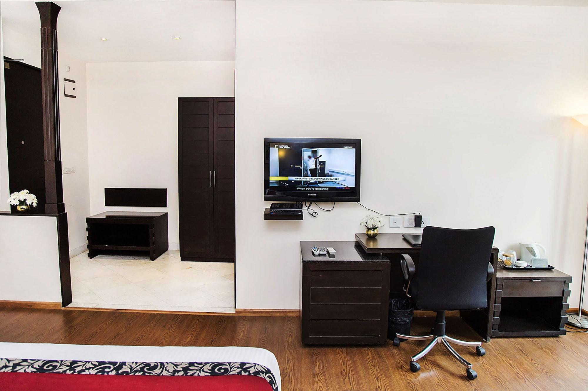 Mantra Amaltas Hotel New Delhi Exterior photo