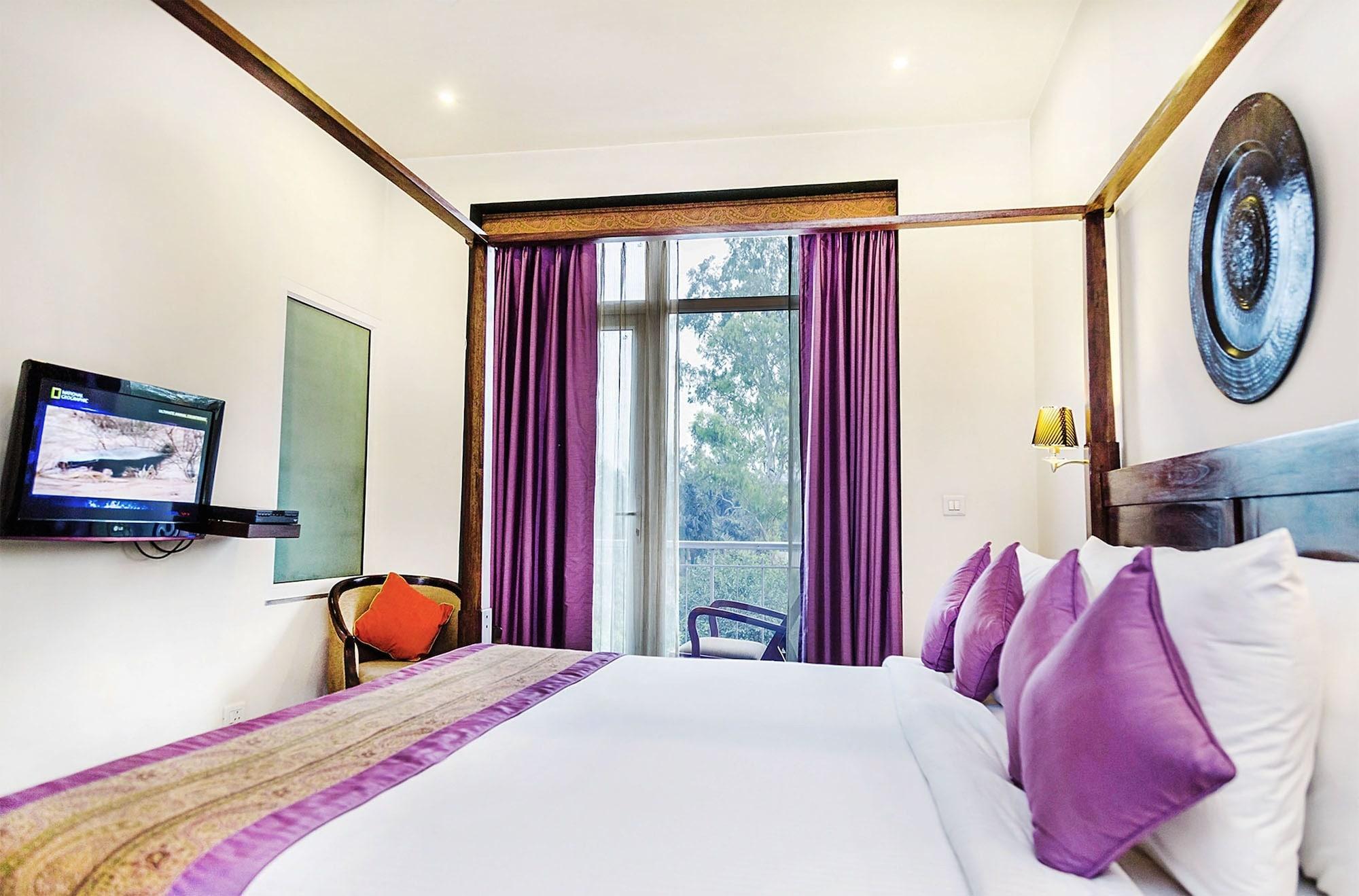Mantra Amaltas Hotel New Delhi Exterior photo