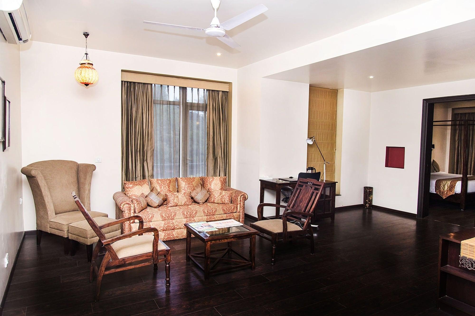 Mantra Amaltas Hotel New Delhi Exterior photo