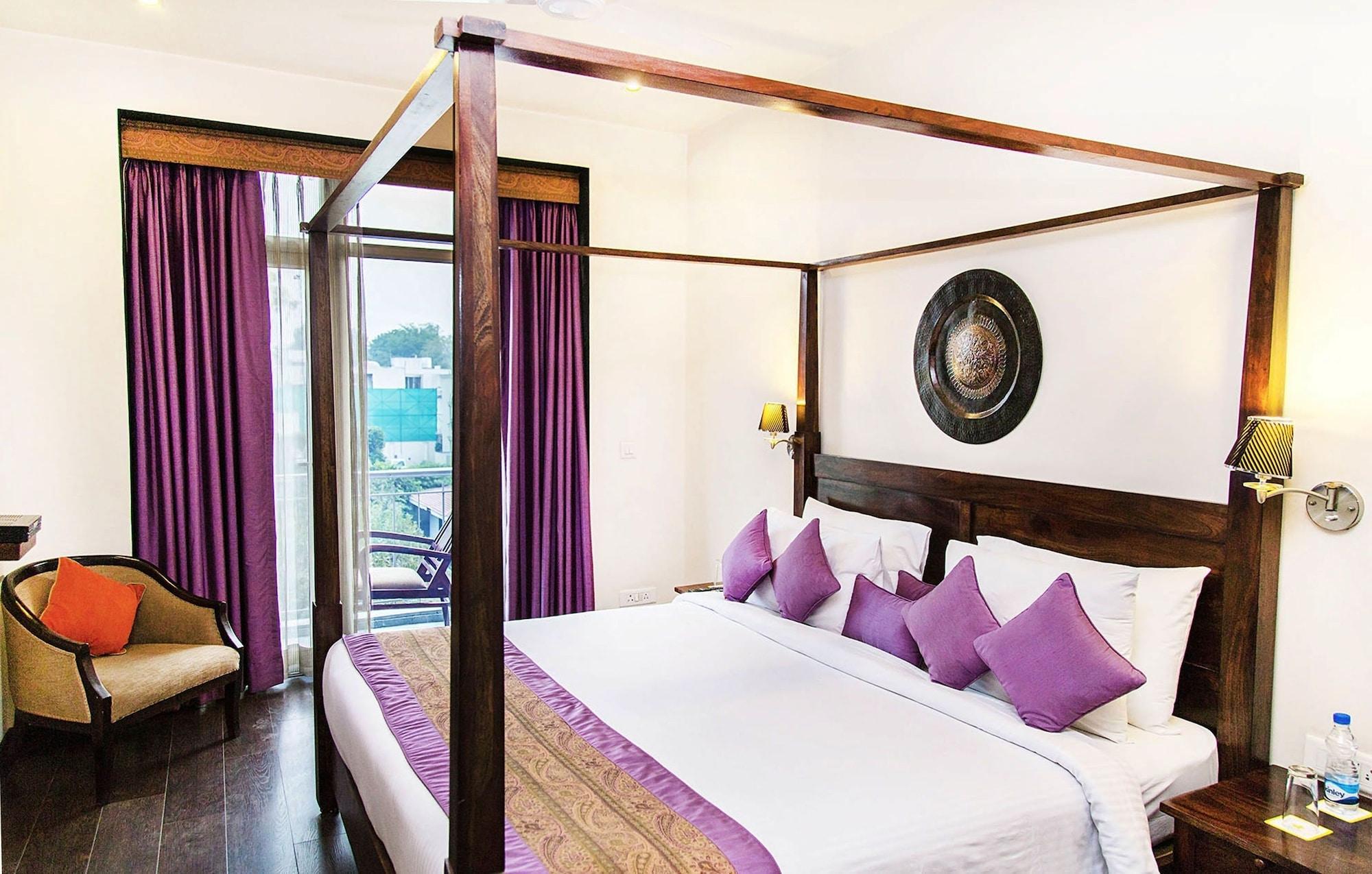 Mantra Amaltas Hotel New Delhi Exterior photo