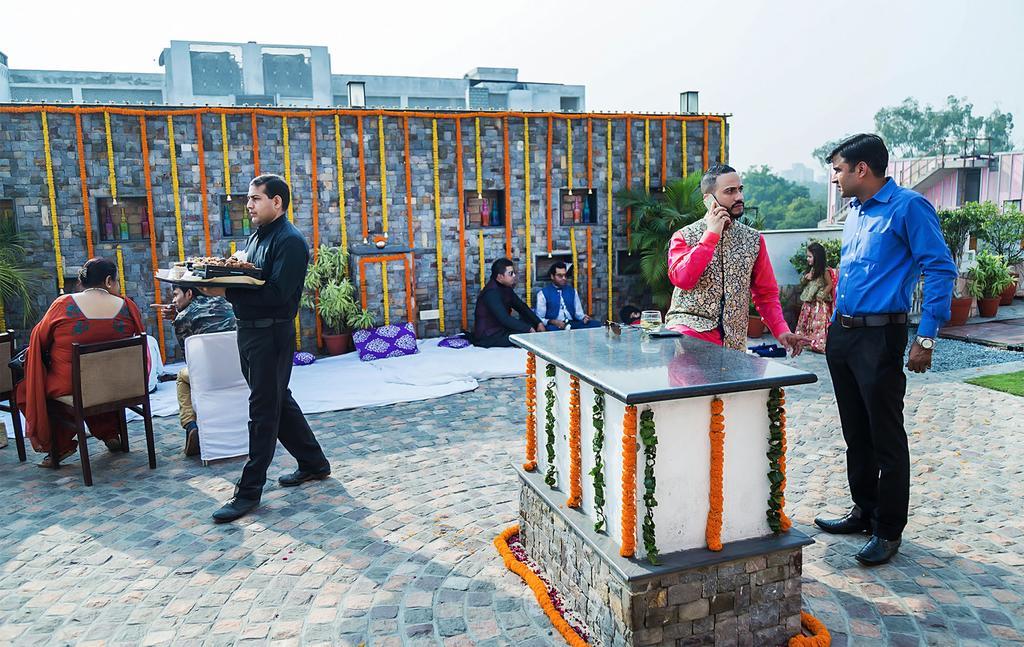 Mantra Amaltas Hotel New Delhi Exterior photo