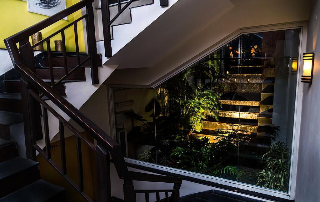 Mantra Amaltas Hotel New Delhi Exterior photo