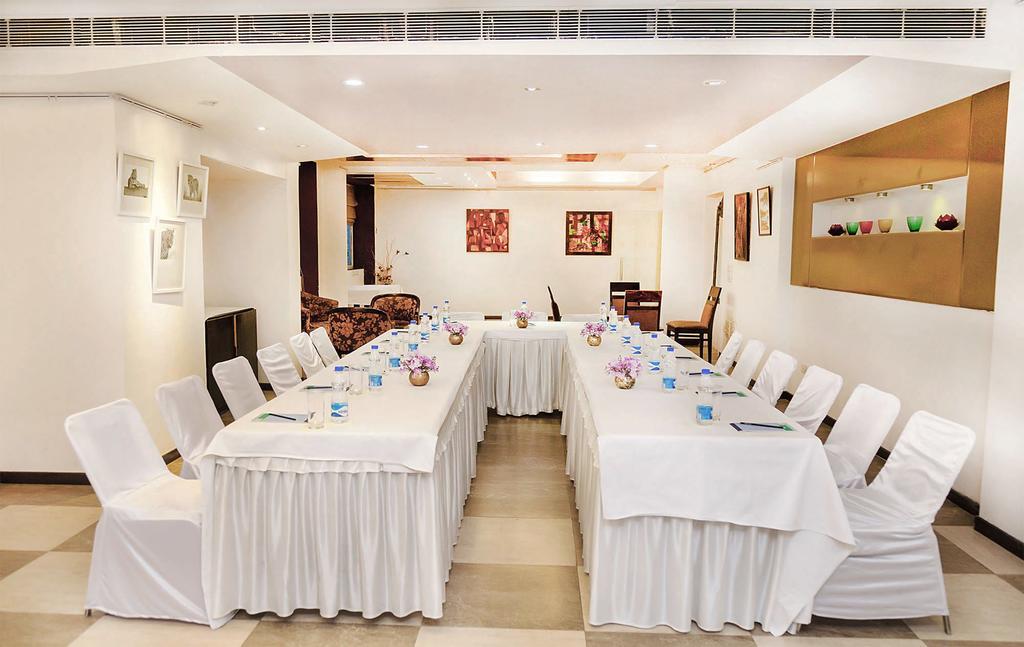 Mantra Amaltas Hotel New Delhi Exterior photo