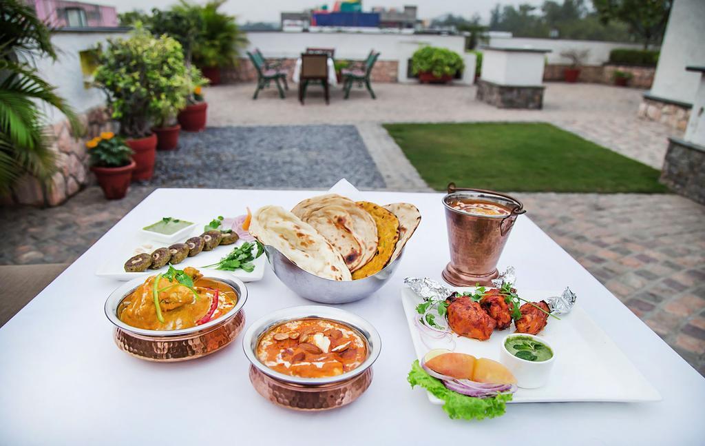 Mantra Amaltas Hotel New Delhi Exterior photo