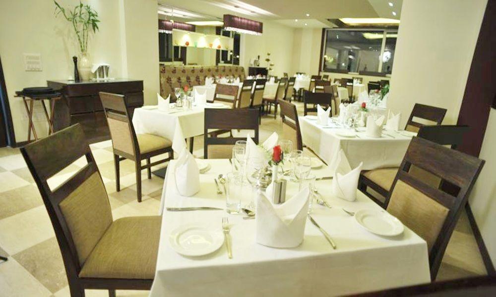 Mantra Amaltas Hotel New Delhi Exterior photo