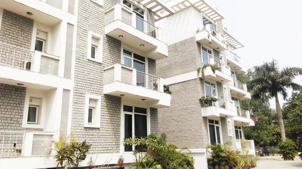 Mantra Amaltas Hotel New Delhi Exterior photo