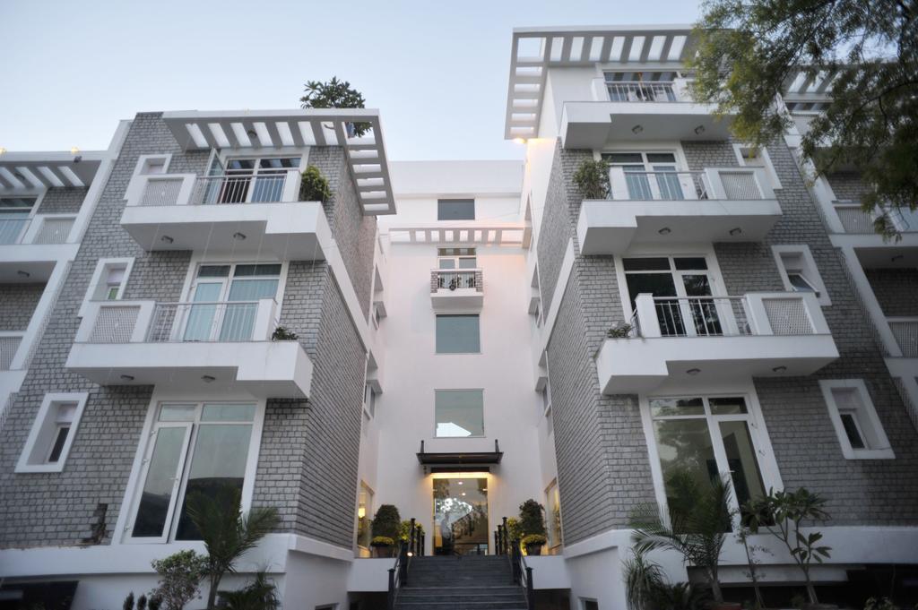 Mantra Amaltas Hotel New Delhi Exterior photo