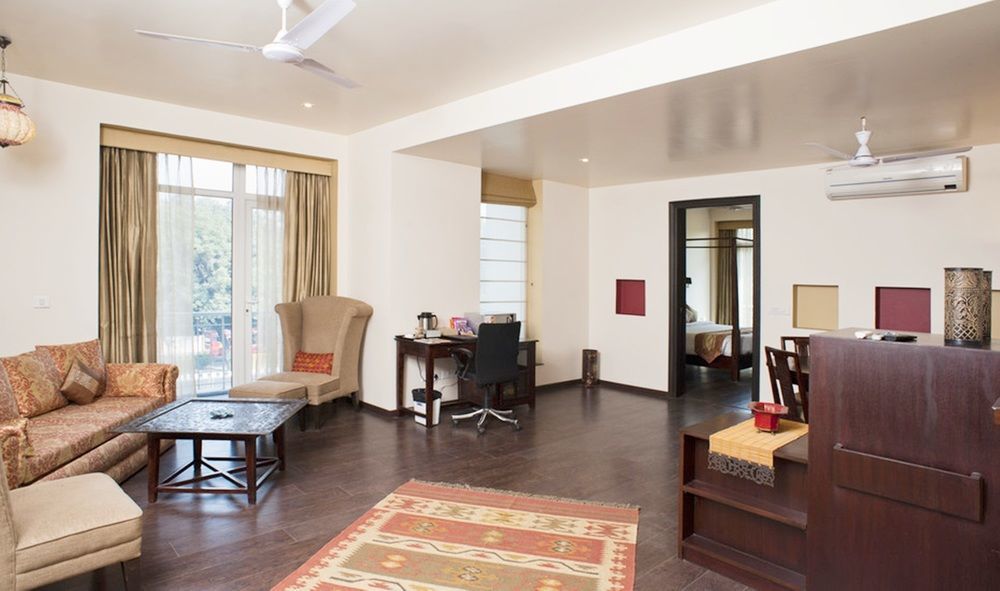 Mantra Amaltas Hotel New Delhi Exterior photo
