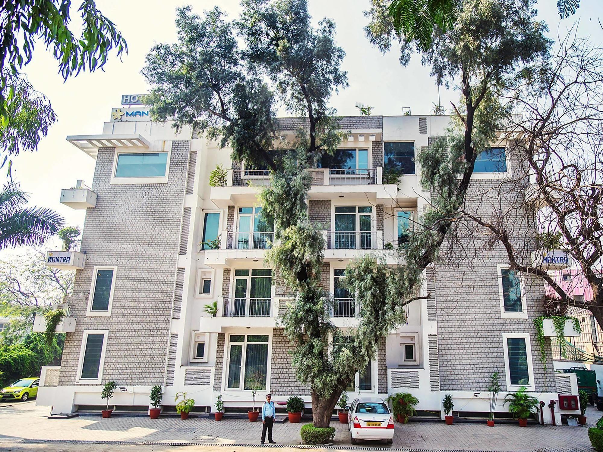 Mantra Amaltas Hotel New Delhi Exterior photo