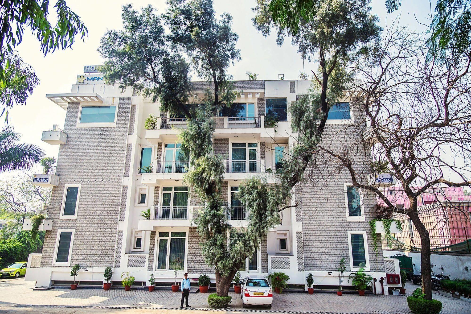 Mantra Amaltas Hotel New Delhi Exterior photo