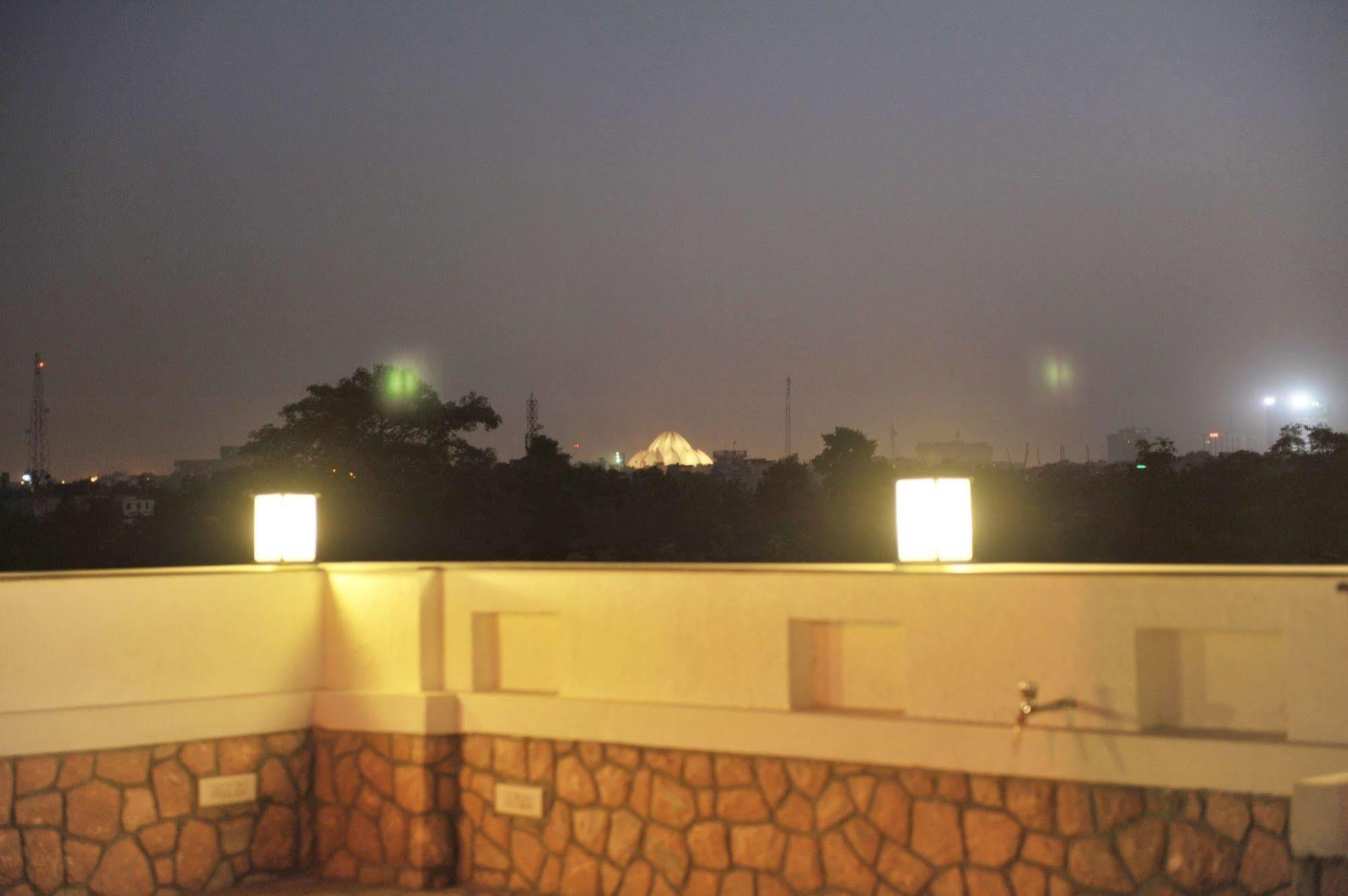 Mantra Amaltas Hotel New Delhi Exterior photo