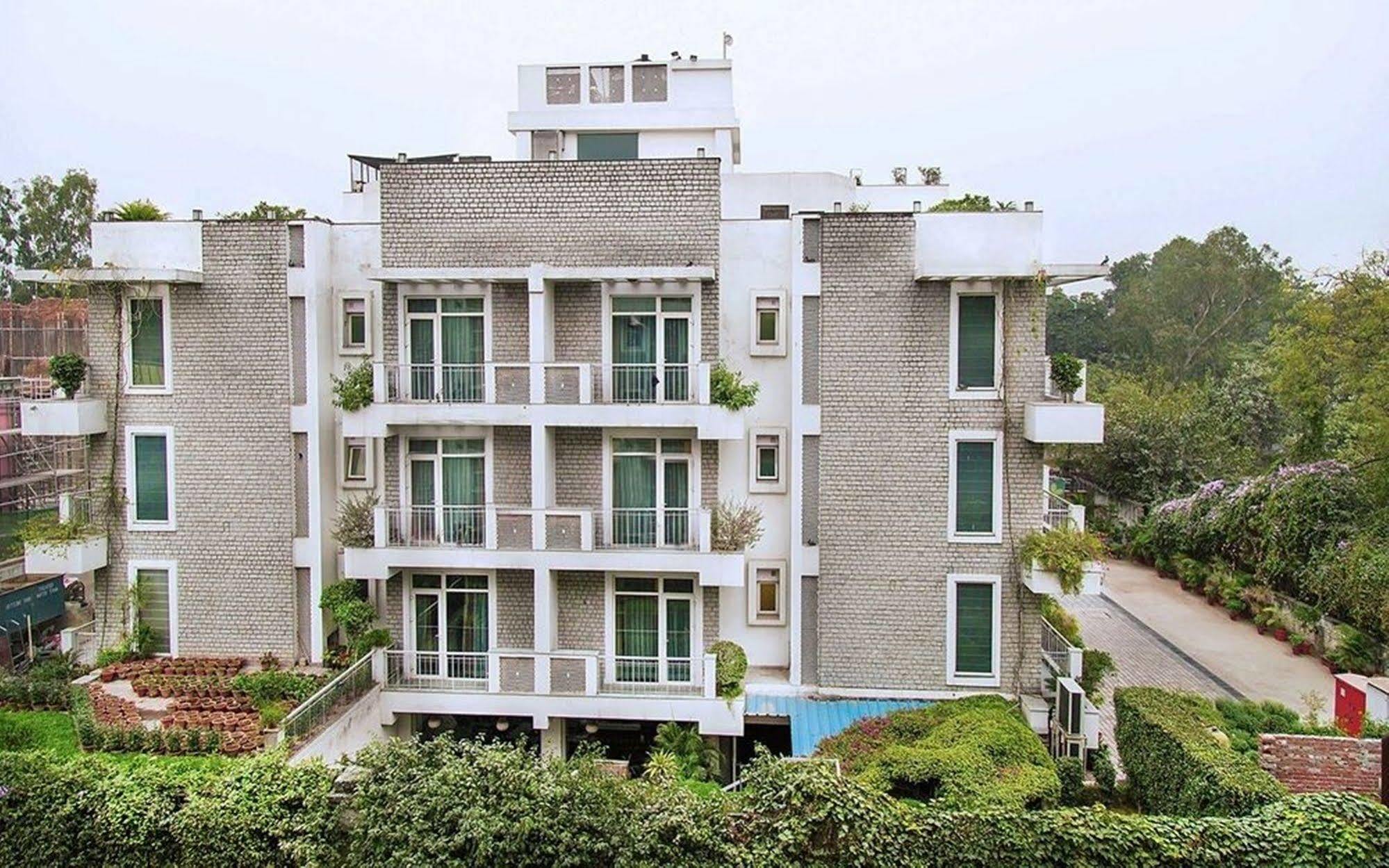 Mantra Amaltas Hotel New Delhi Exterior photo