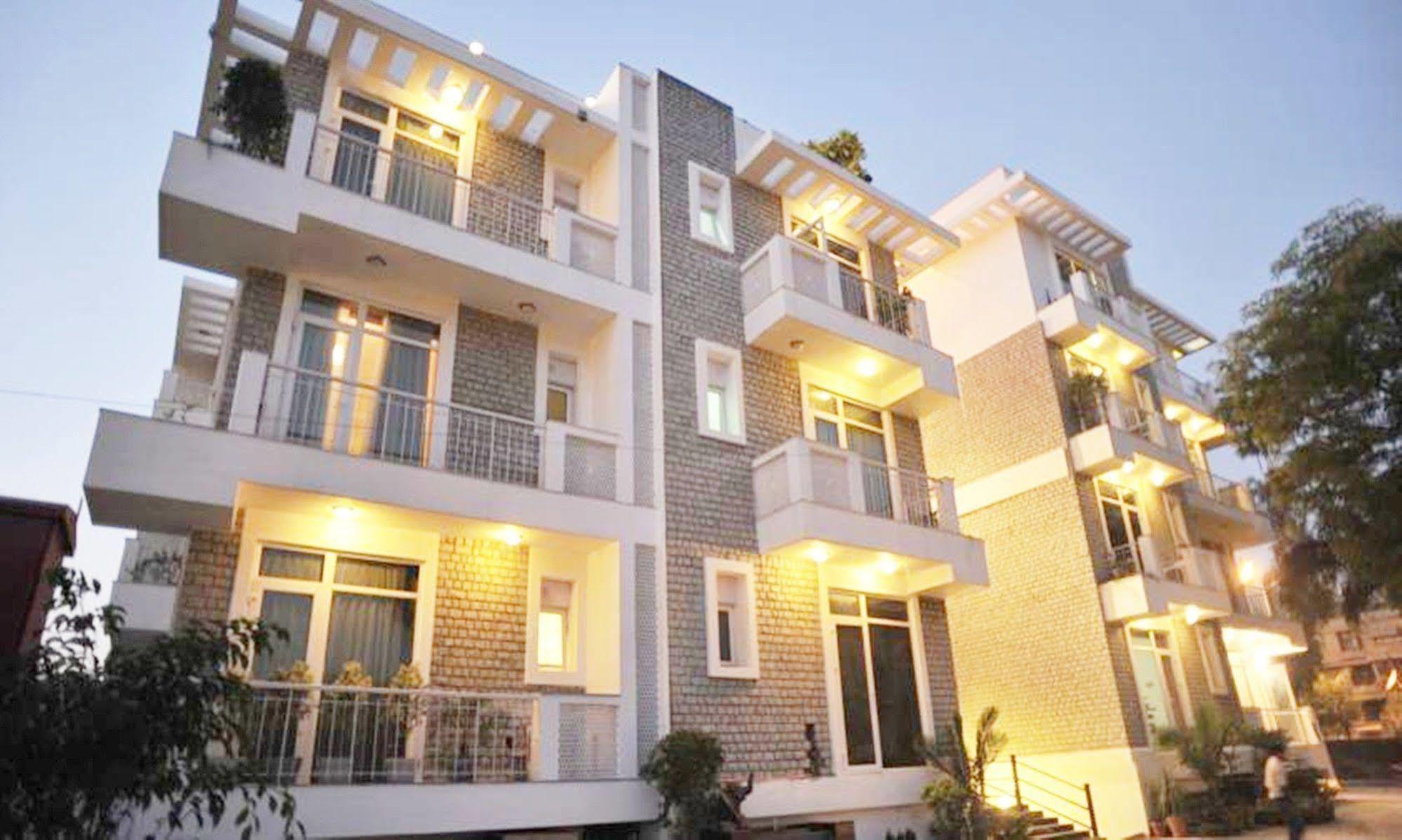 Mantra Amaltas Hotel New Delhi Exterior photo