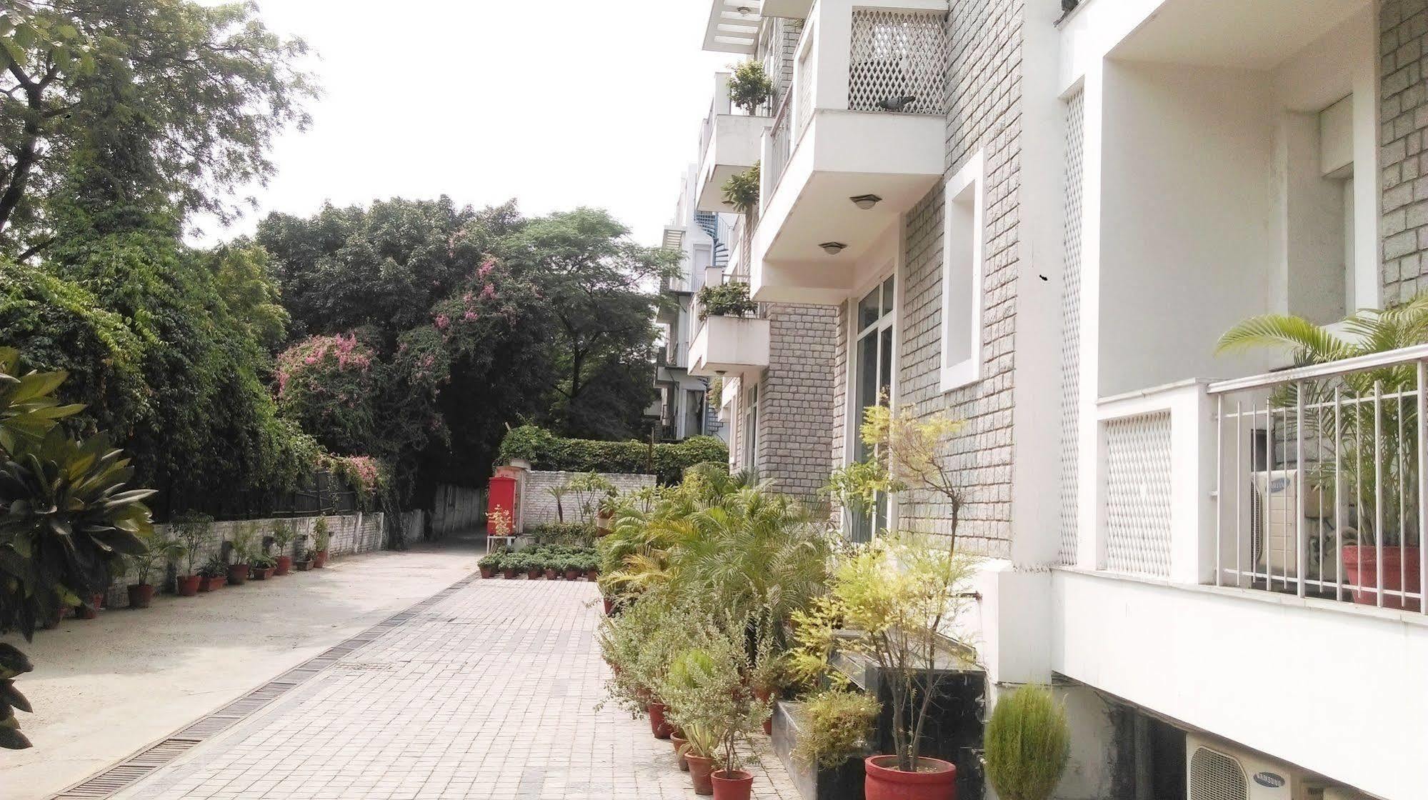 Mantra Amaltas Hotel New Delhi Exterior photo