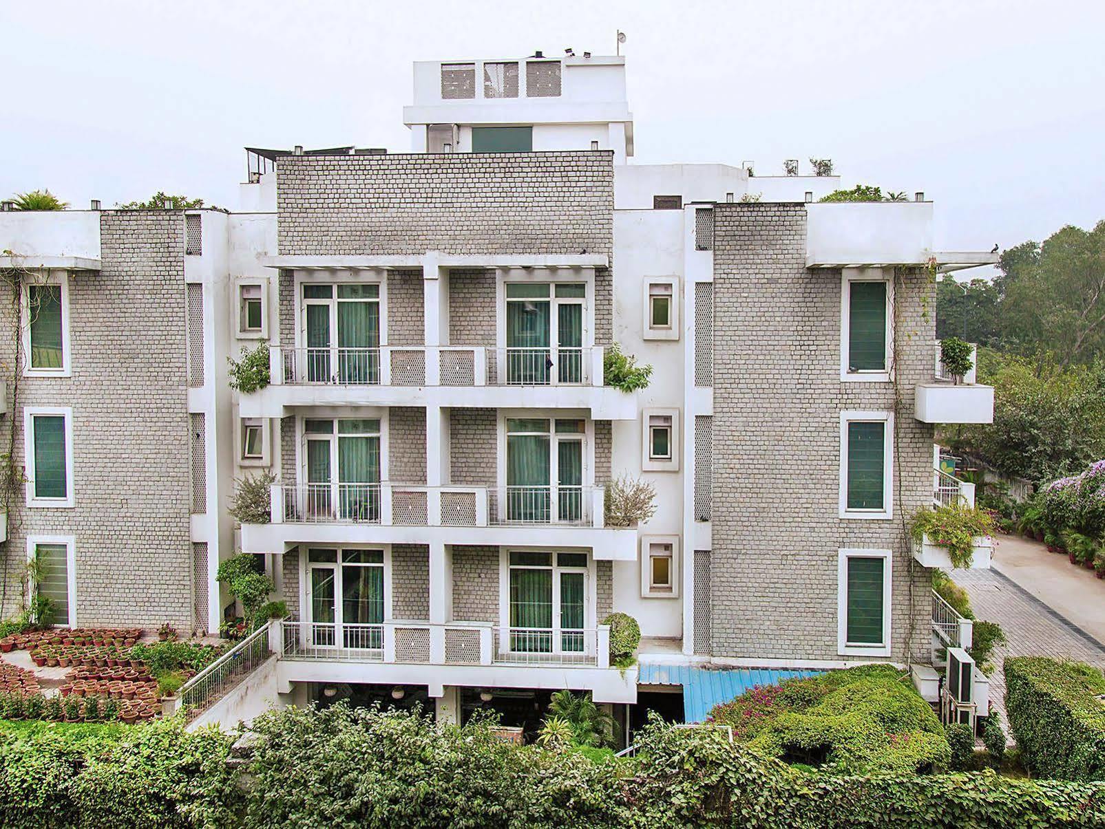 Mantra Amaltas Hotel New Delhi Exterior photo