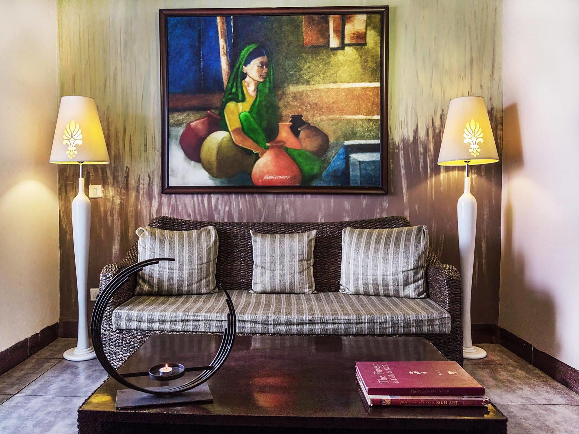 Mantra Amaltas Hotel New Delhi Exterior photo