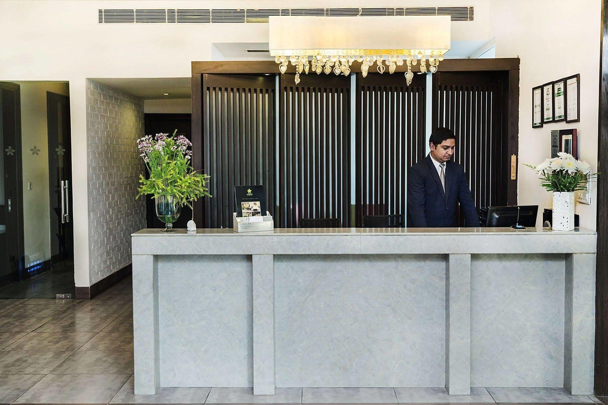 Mantra Amaltas Hotel New Delhi Exterior photo