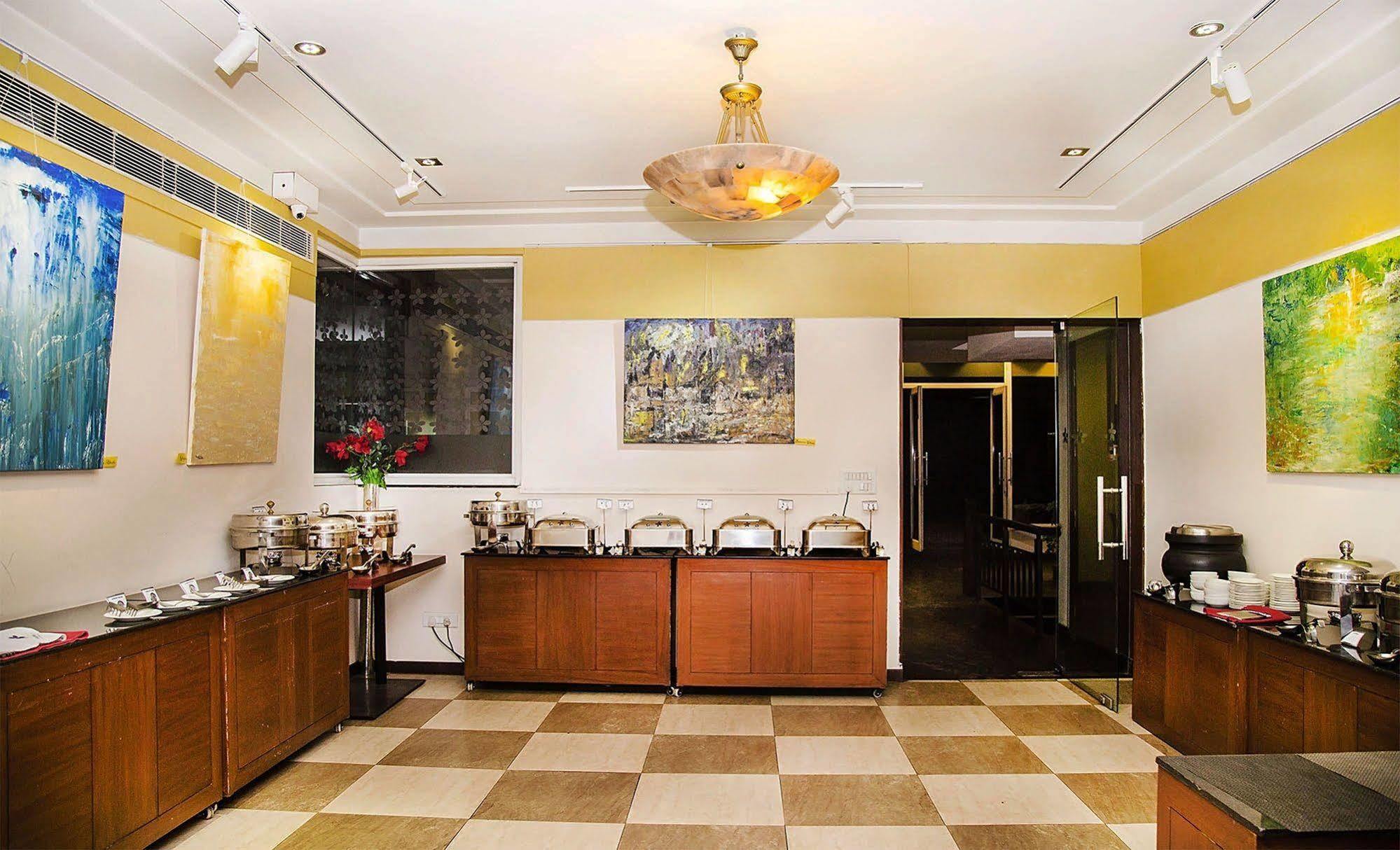 Mantra Amaltas Hotel New Delhi Exterior photo