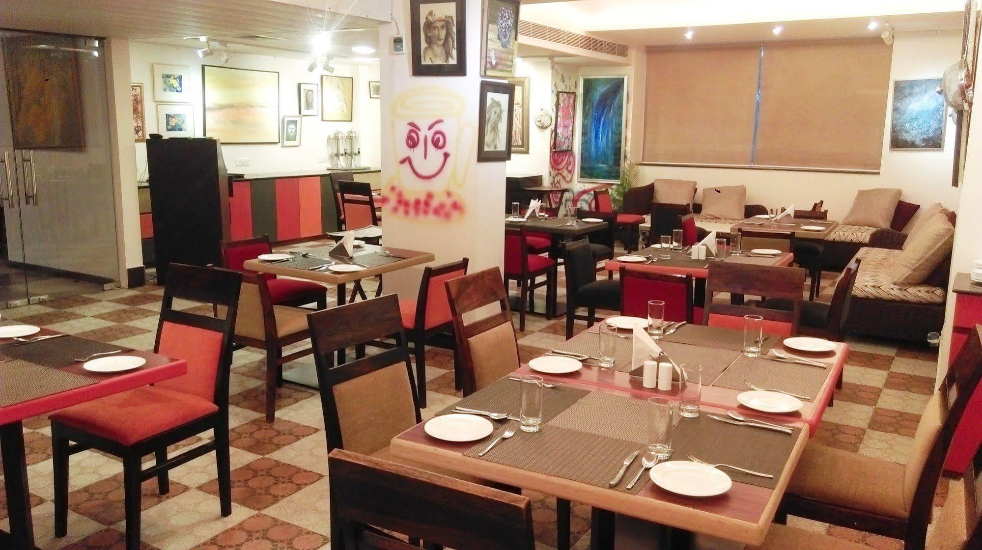 Mantra Amaltas Hotel New Delhi Exterior photo