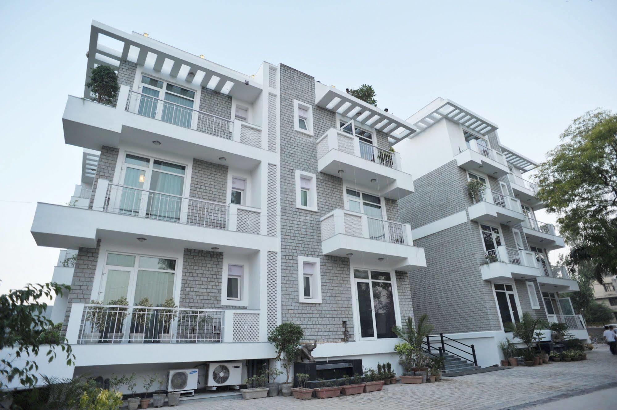 Mantra Amaltas Hotel New Delhi Exterior photo